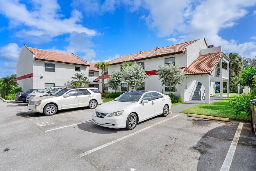 More Photos Of 700 SW 81st Ave, North Lauderdale Apartments For Sale