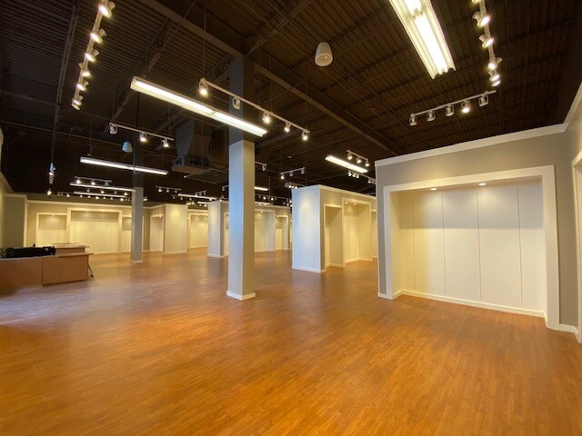 More Photos Of 4201 Elmore Ave, Davenport Unknown For Lease