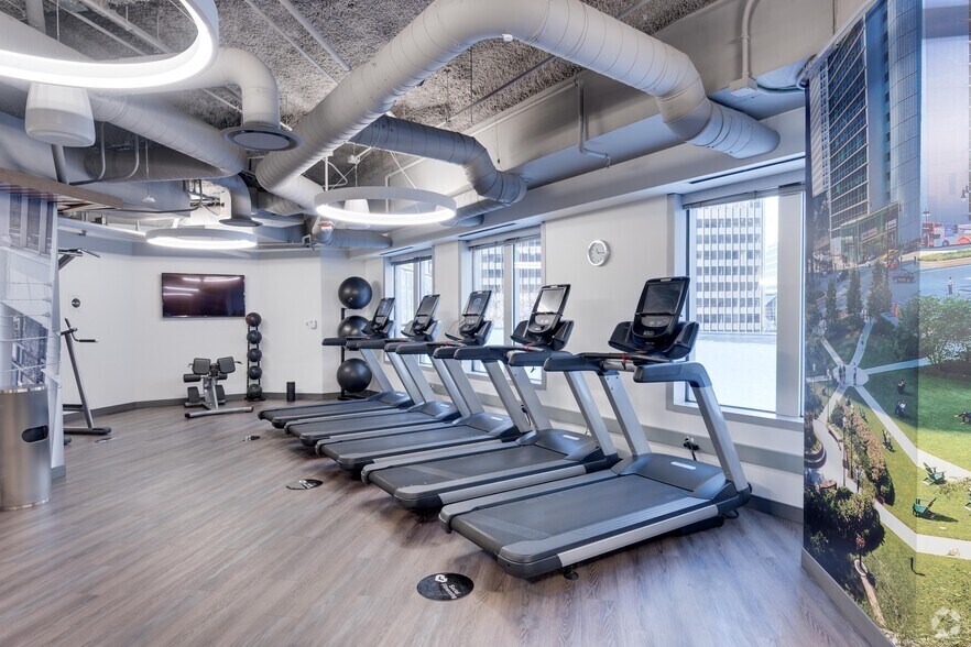 More Photos Of 311 S Wacker Dr, Chicago Office For Lease