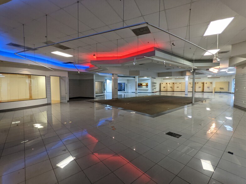 More Photos Of 614 E Altamonte Dr, Altamonte Springs Freestanding For Sale