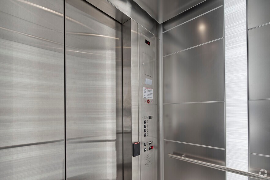 More Photos Of 511 Woodward Ave, Detroit Office For Sale