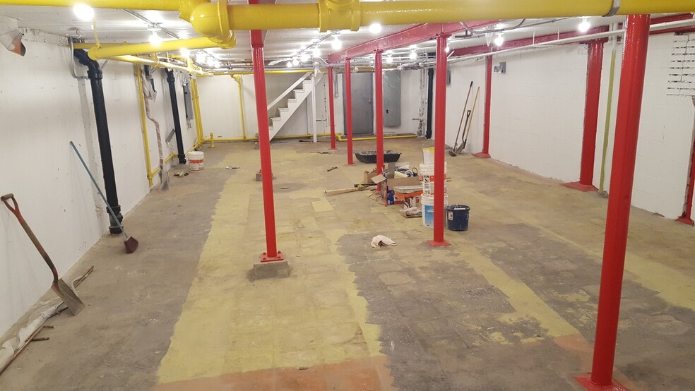 More Photos Of 5977 N Clark St, Chicago Storefront Retail Residential For Lease