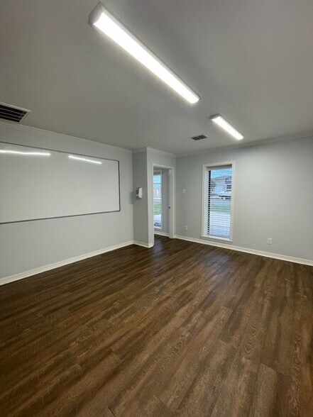More Photos Of 1310 Driftwood Dr, Bossier City Warehouse For Lease