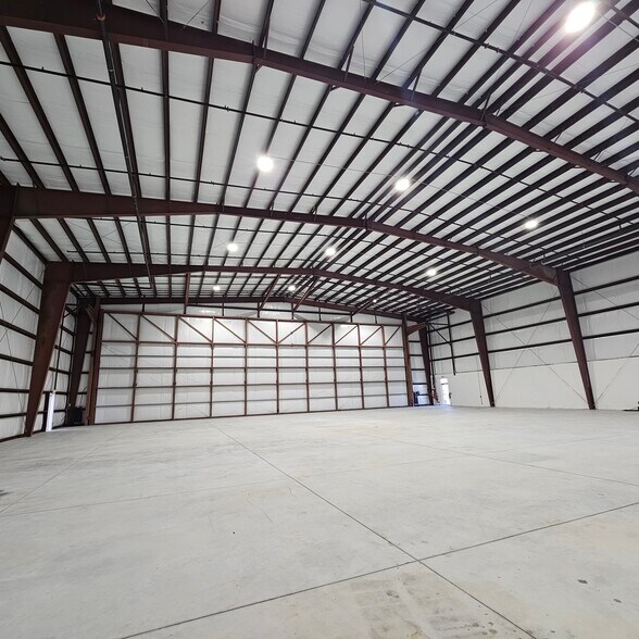 Primary Photo Of 925 Biscayne Blvd, Deland Airplane Hangar For Sale