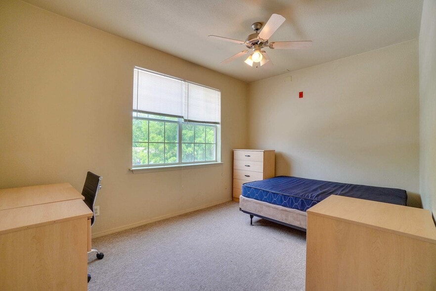 More Photos Of 801 N 49th St, Fort Smith Dormitory For Sale