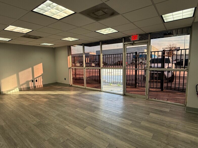 More Photos Of 5710 Star Ln, Houston Warehouse For Lease