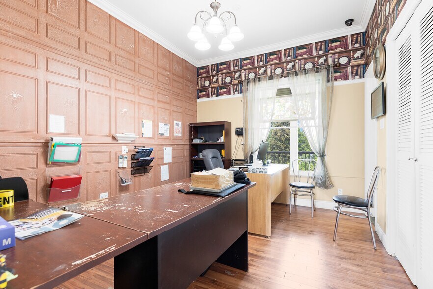 More Photos Of 21 Rue Messier, Mont-saint-hilaire Apartments For Sale