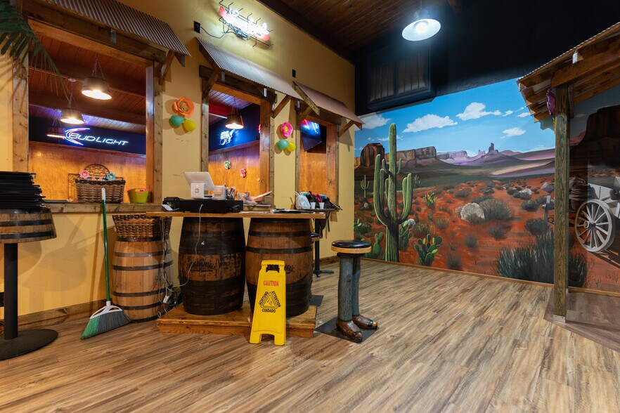 More Photos Of 1401 S Morley St, Moberly Restaurant For Sale