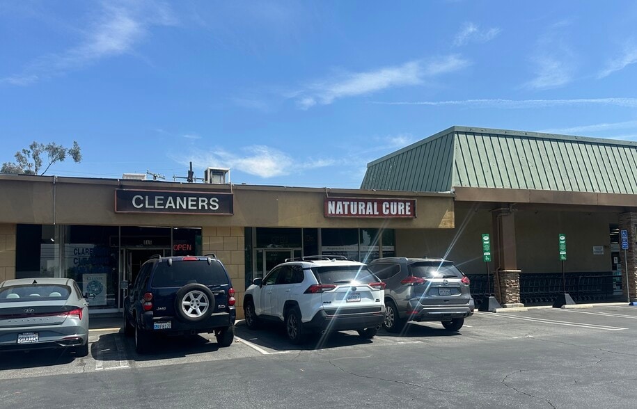 More Photos Of 843 W Foothill Blvd, Claremont Storefront Retail Office For Lease