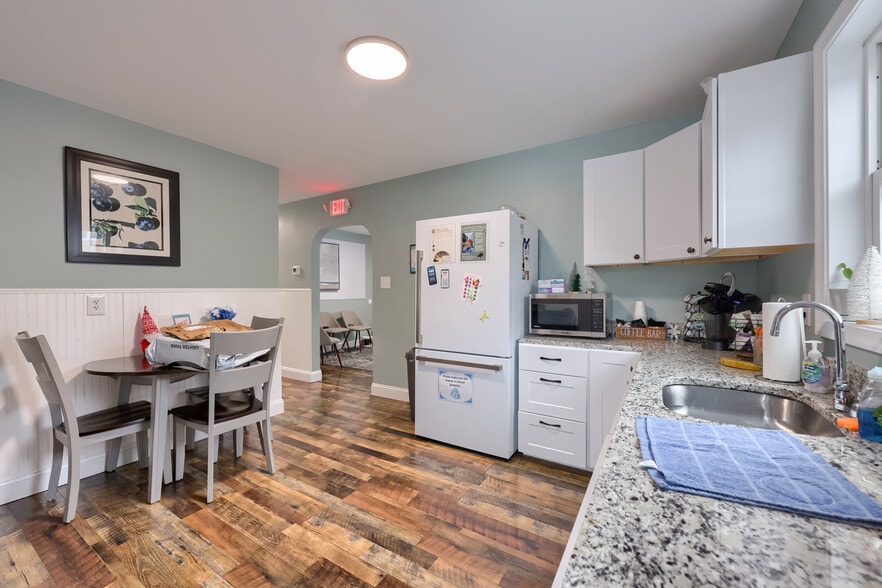 More Photos Of 445 Mountville Dr, Lebanon Office For Sale