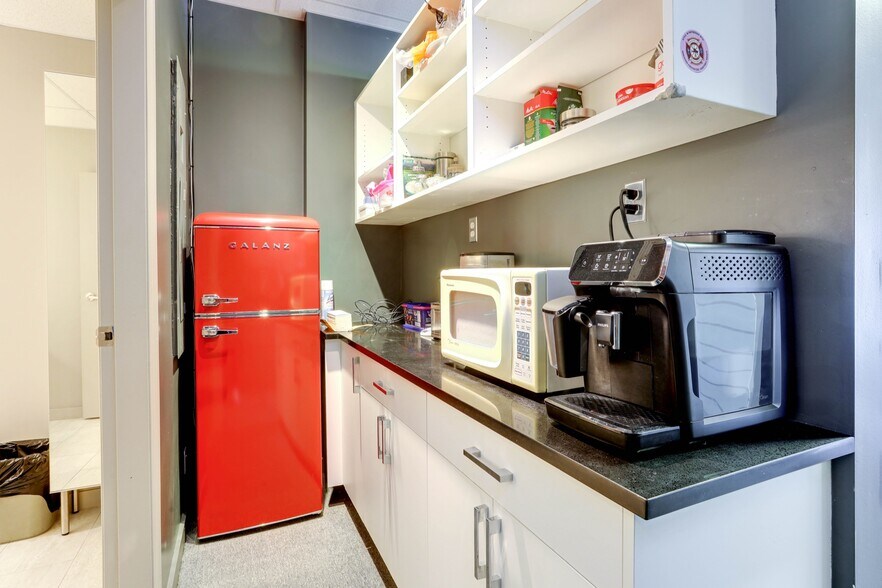 More Photos Of 8600 Cambie Rd, Richmond Office For Sale