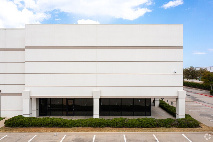 More Photos Of 4265 Trade Center Dr, Grapevine Warehouse For Lease