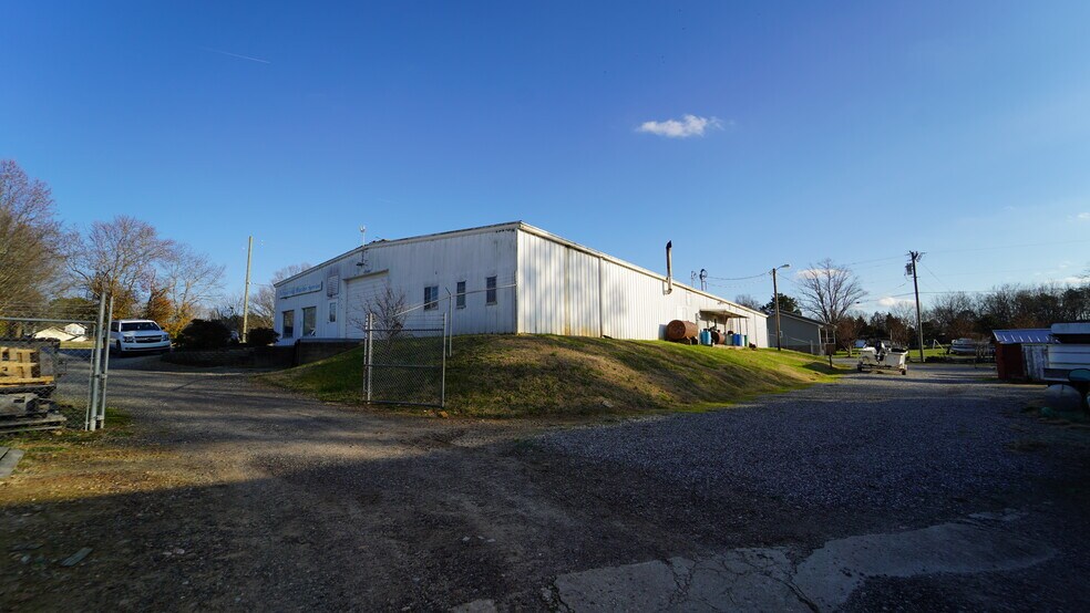 More Photos Of 477 Lytton St, Troutman Manufacturing For Sale