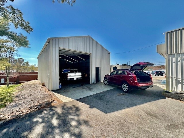 More Photos Of 21 Executive Dr, Crossville Service Station For Sale
