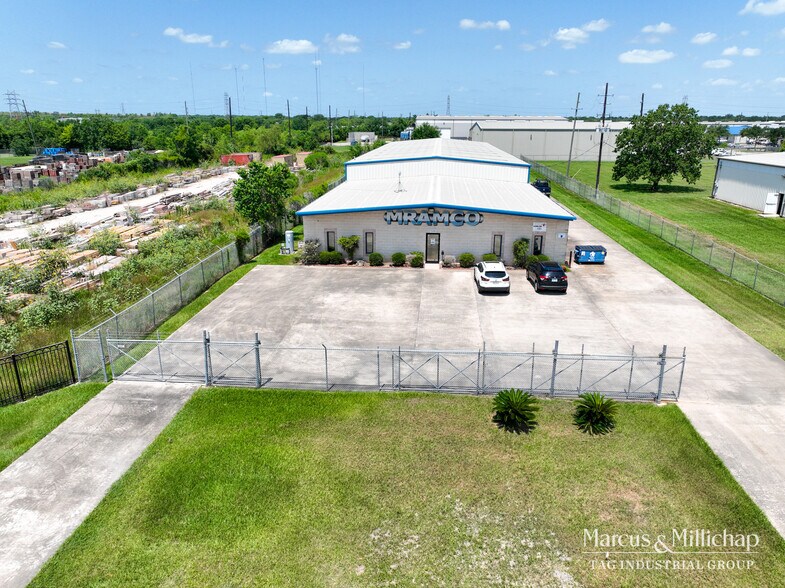 More Photos Of 15060 West Dr, Houston Manufacturing For Lease