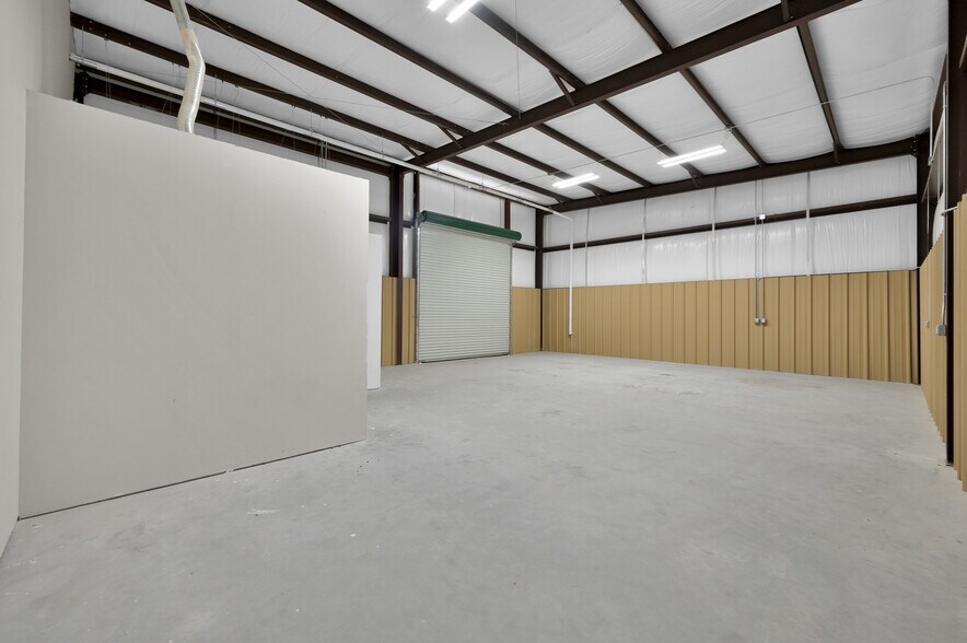 More Photos Of 503 Hufsmith, Tomball Warehouse For Lease