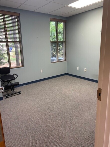 More Photos Of 497 Bramson Ct, Mount Pleasant Office For Lease