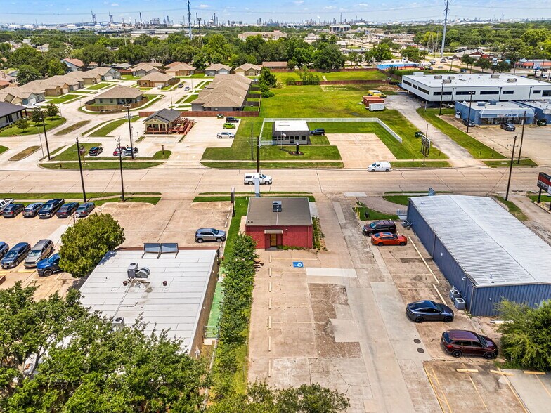 More Photos Of 130 W San Augustine St, Deer Park Office For Sale