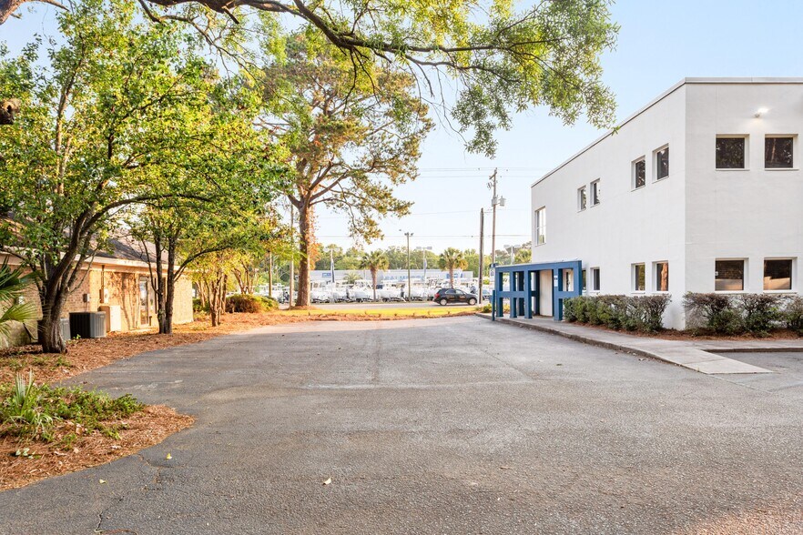 More Photos Of 1637 Savannah Hwy, Charleston Office For Lease