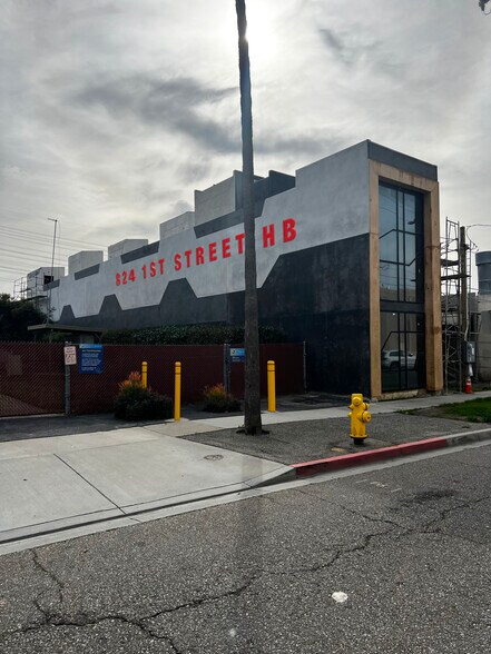 More Photos Of 824 1st St, Hermosa Beach Loft Creative Space For Sale