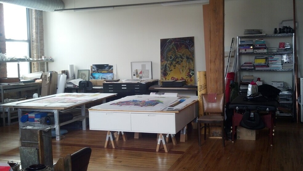 More Photos Of 333 N Oakley Blvd, Chicago Light Distribution For Lease