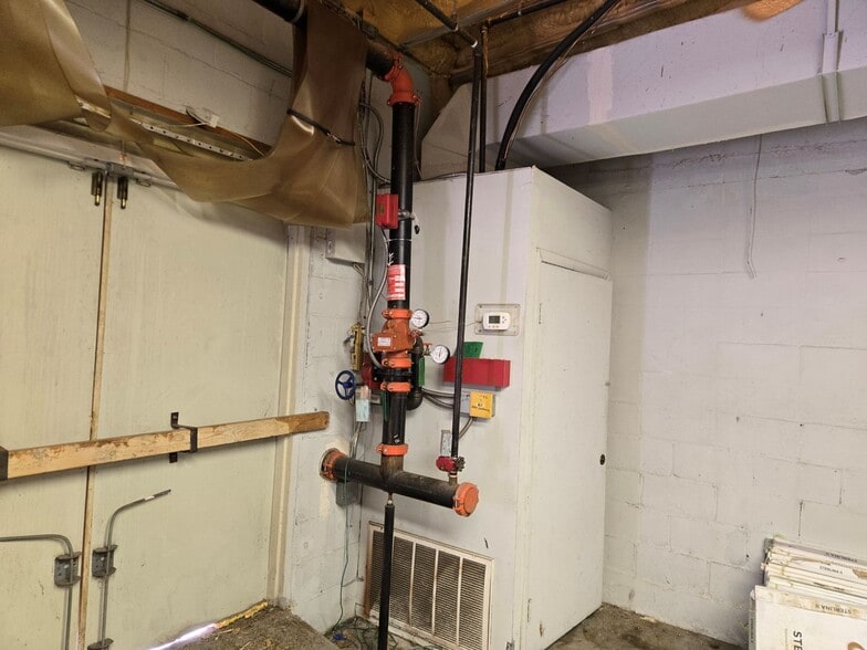 More Photos Of 2902 W Chestnut St, Tampa Industrial For Lease