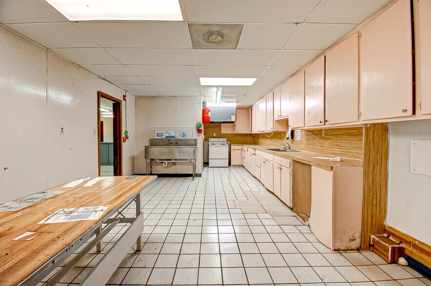 More Photos Of 3019 Dickinson Ave, Dickinson Freestanding For Sale