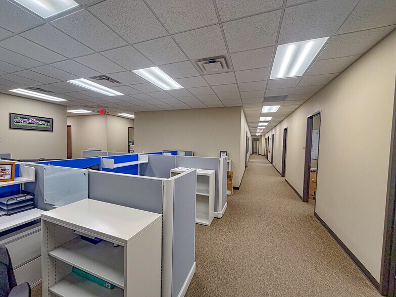 More Photos Of 2014 Airport Rd, Conroe Unknown For Lease