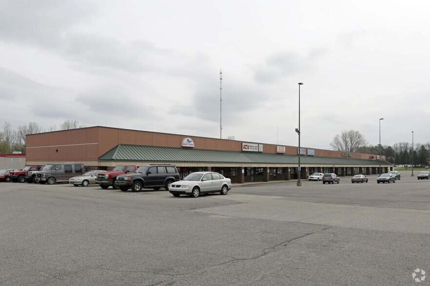 More Photos Of 1621 Leonard St NE, Grand Rapids Freestanding For Lease