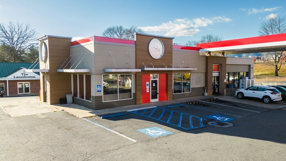 More Photos Of 601 4th St, Shenandoah Fast Food For Lease