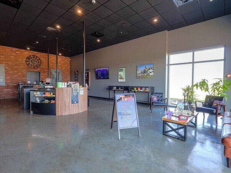 More Photos Of 4805 75 St, Stettler Storefront Retail Office For Sale