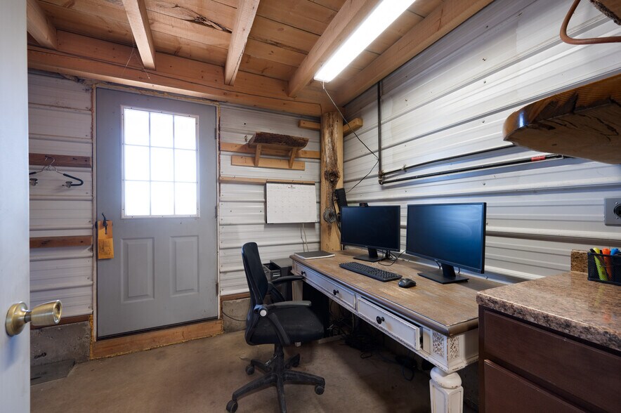 More Photos Of 70 Williams Rd E, Gallatin Gateway Flex For Sale
