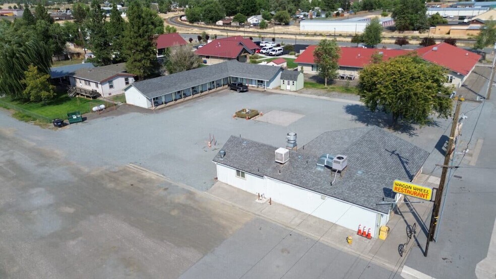 More Photos Of 308 W 12th St, Alturas Hotel For Sale