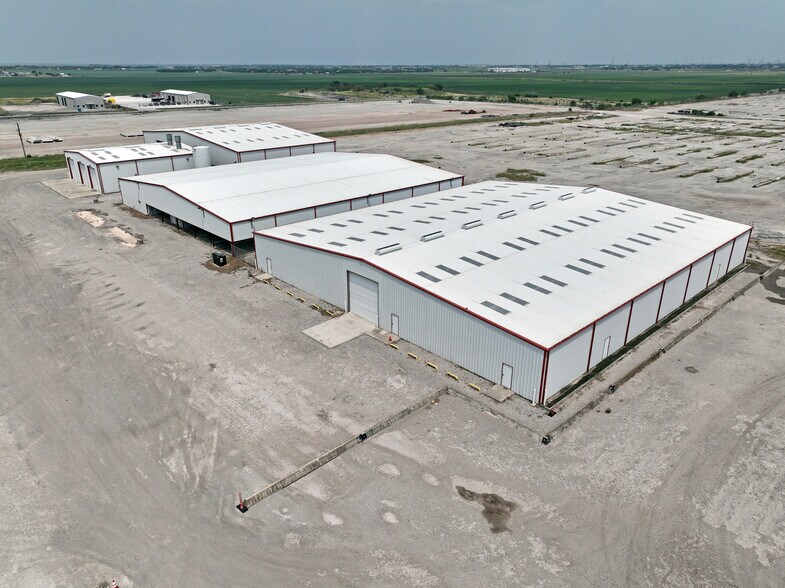 More Photos Of 4599 US Highway 77, Robstown Warehouse For Lease