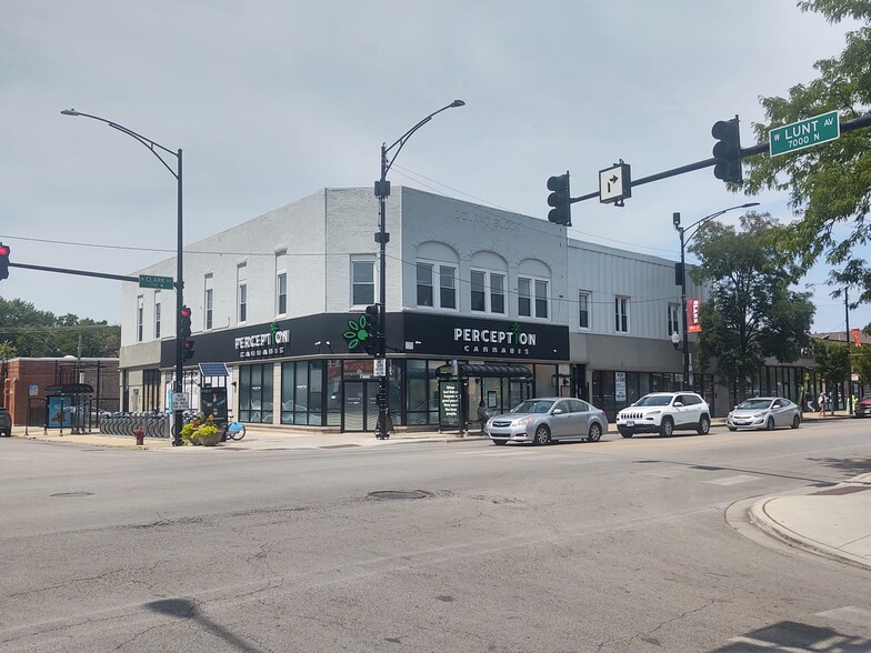 Primary Photo Of 7000-20 N Clark St, Chicago General Retail For Sale