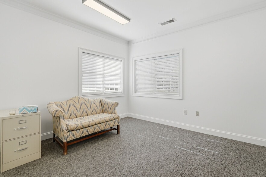 More Photos Of 234-242 Creekstone Rdg, Woodstock Office For Sale