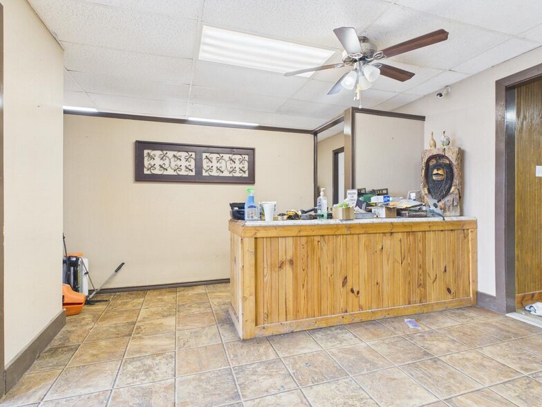 More Photos Of 1014 S Stockton Ave, Monahans Warehouse For Sale