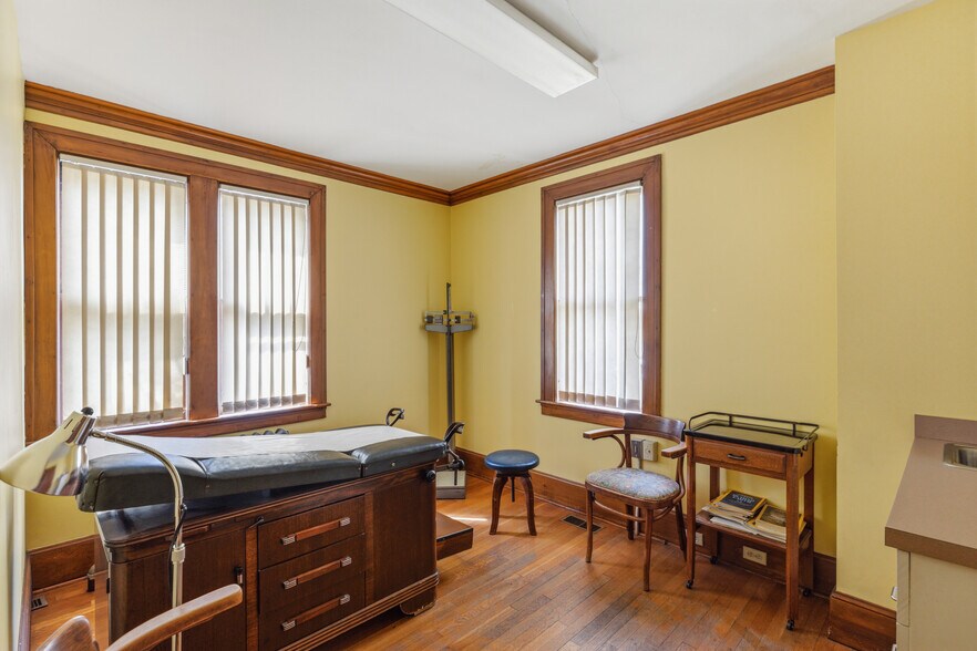 More Photos Of 93 Roxbury St, Keene Office For Sale