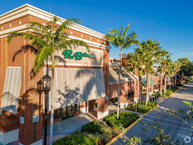 More Photos Of 801 S University Dr, Plantation General Retail For Lease