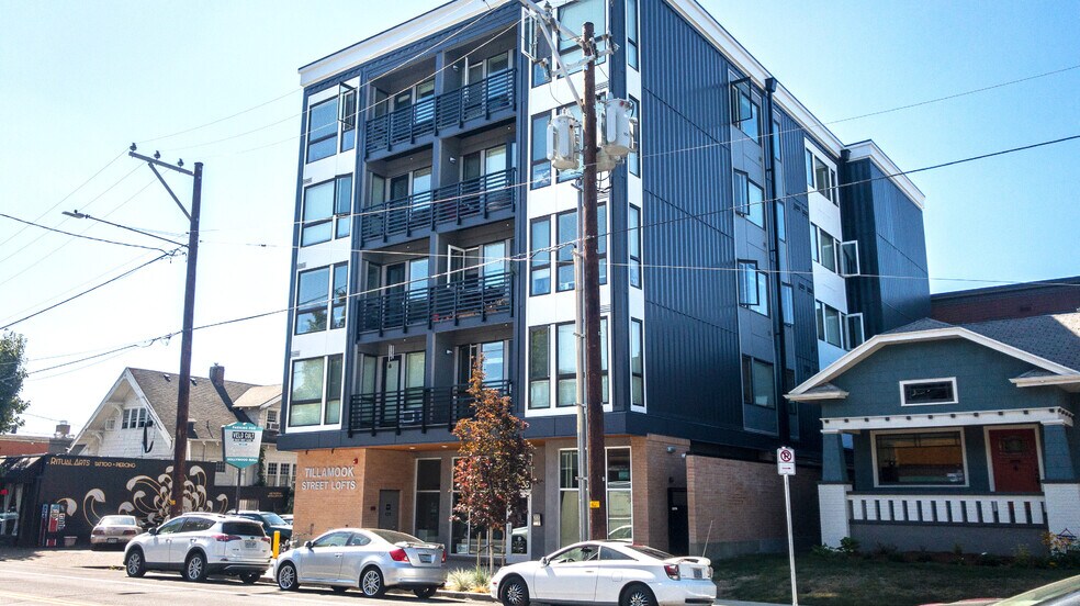 More Photos Of 2025 NE 42nd Ave, Portland Apartments For Lease