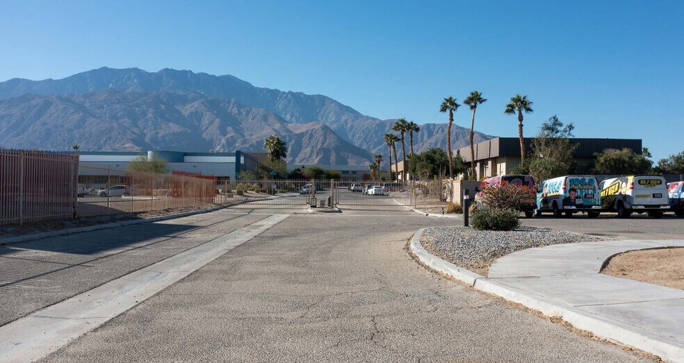 More Photos Of 1321 N Gene Autry Trl, Palm Springs Movie Radio TVStudio For Sale