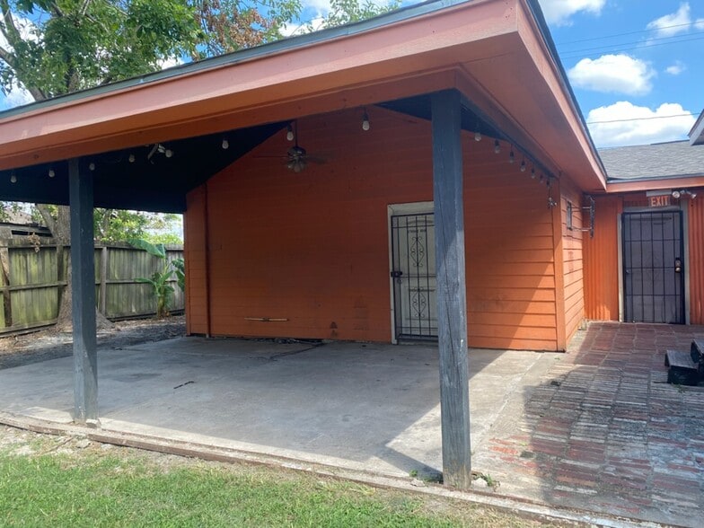 More Photos Of 6416 Wallisville Rd, Houston Restaurant For Lease