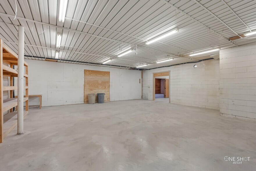 More Photos Of 1929 S Treadaway Blvd, Abilene Showroom For Lease