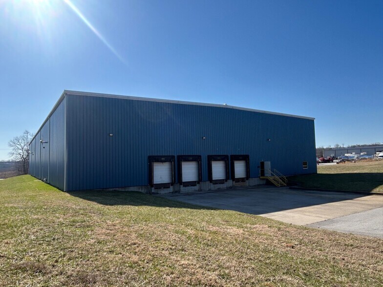 More Photos Of 40 Triplett Dr, London Warehouse For Lease