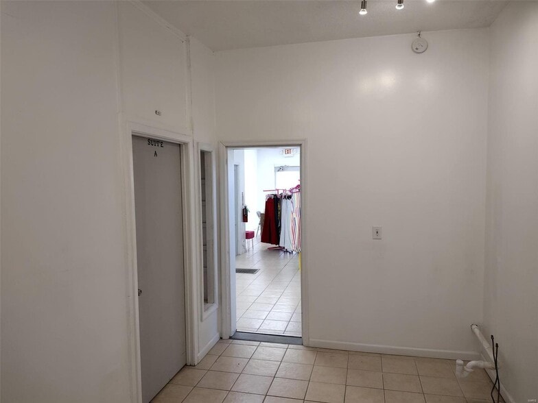 More Photos Of 7950 N Broadway, Saint Louis General Retail For Lease