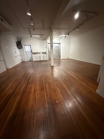 More Photos Of 911 Valencia St, San Francisco Apartments For Lease