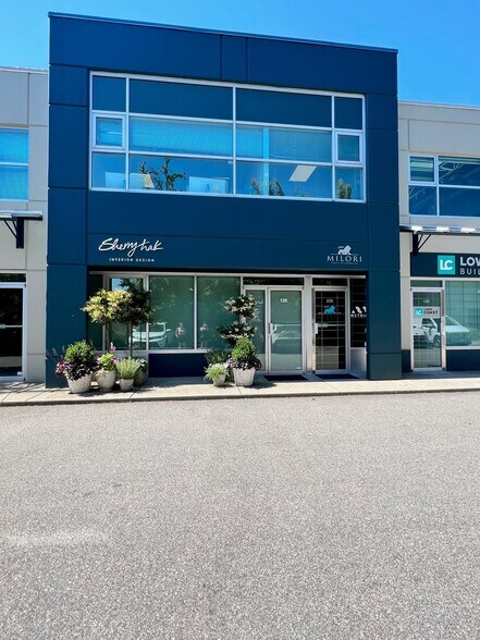 More Photos Of 998 Harbourside Dr, North Vancouver Showroom For Sale