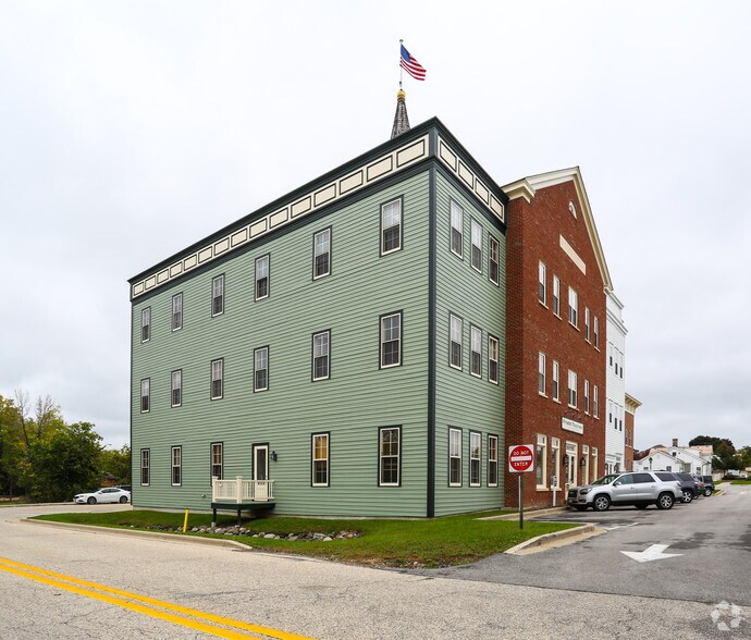 More Photos Of 524 Milwaukee St, Delafield Office For Lease