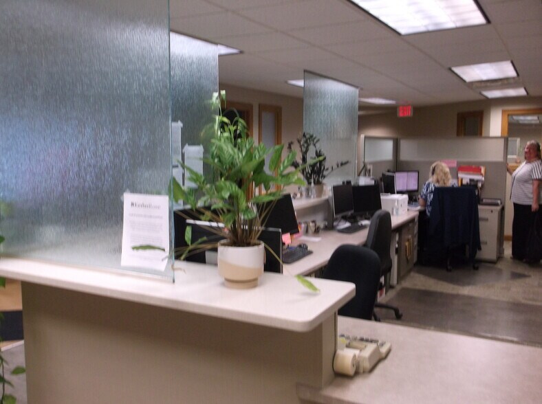 More Photos Of 2905 Universal St, Oshkosh Office For Lease
