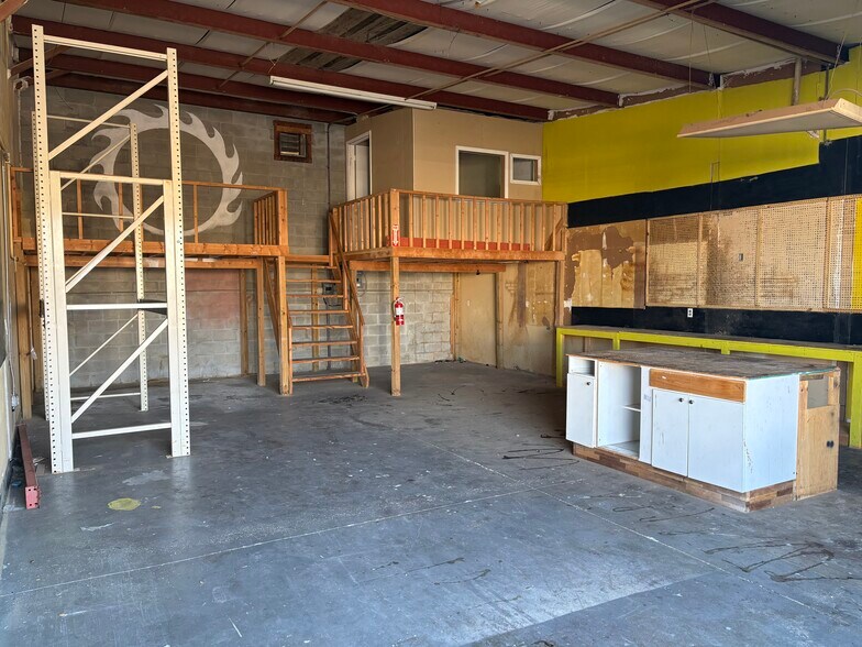 More Photos Of 9212-9240 Lazy Ln, Tampa Warehouse For Lease